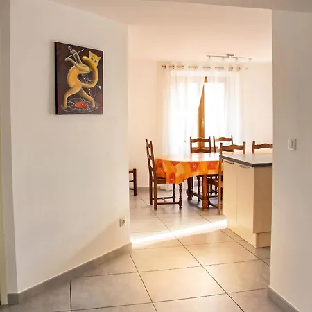 Confortable A Saint-pierre 80 M² Vue Montagne Apartment